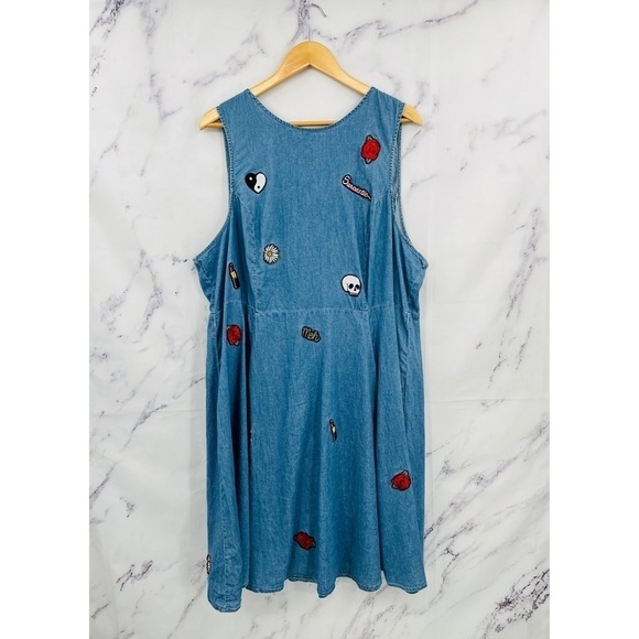 R037 Torrid Sleeveless Denim Patch Midi Dress - Picture 3 of 6